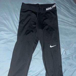 Nike pro capri. Size M. Barely worn!!